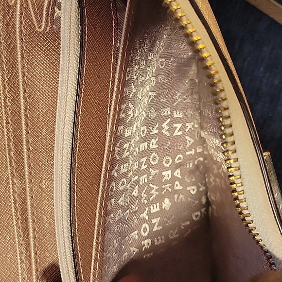 Kate Spade Wallet - Picture 6 of 8